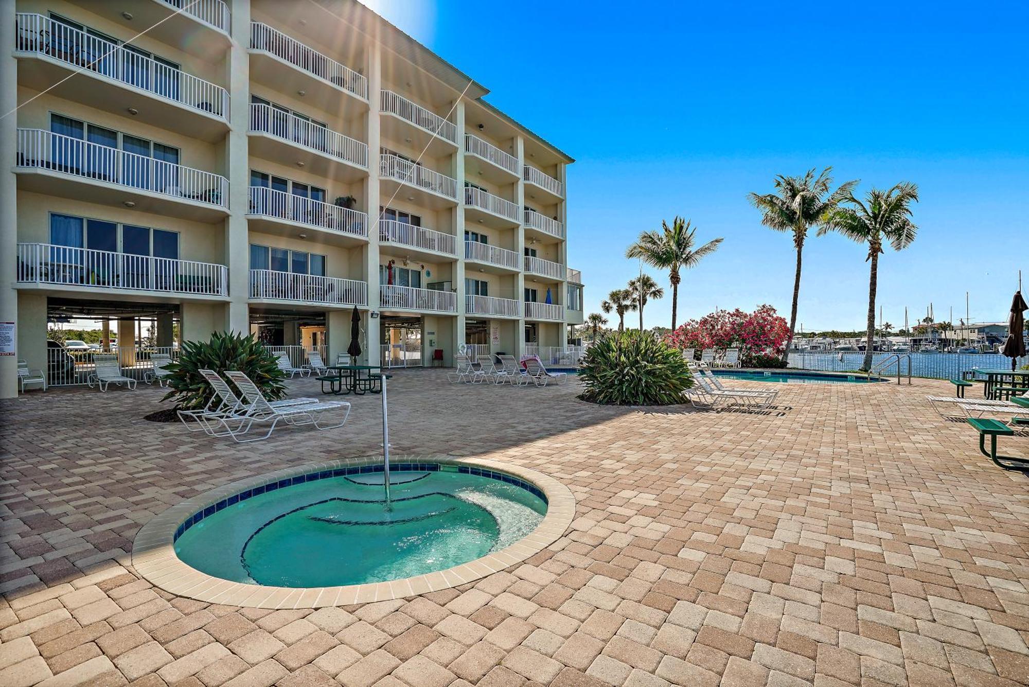 Oceanfront Luxury Condo! Mins To Beach! Rum Bar Next Door! Sankt Petersburg Exterior foto